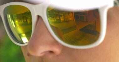 Sonnenbrille im Weiß Rahmen video