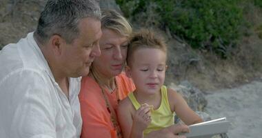 bambino la spesa tempo con nonni e tampone video