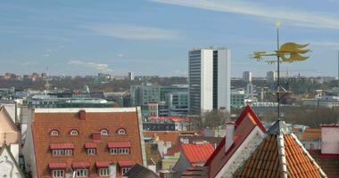 vieux et moderne architecture de Tallinn video