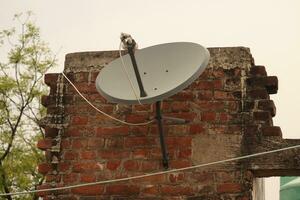 there is a dish on the roof of the house photo