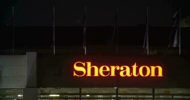 noite Visão do hotel Sheraton placa video