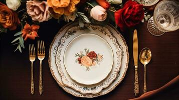 otoño fiesta paisaje de mesa, formal cena mesa configuración, mesa bohordo con elegante otoñal floral decoración para Boda fiesta y evento decoración foto
