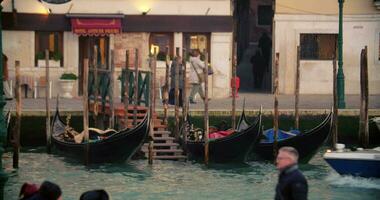 lasso di tempo di acqua trasporto e persone nel Venezia video