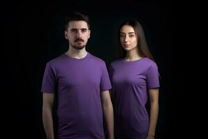 generativo ai. blanco púrpura camiseta Bosquejo en masculino y hembra modelo escaparate tu diseños en estilo foto