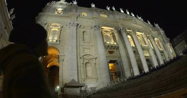 usando almofada para tiro fotos do noite st peters basílica video