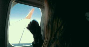 Öffnung blind von Illuminator im das Flugzeug video
