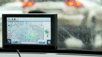 chauffeur Suivant le route sur GPS dispositif video