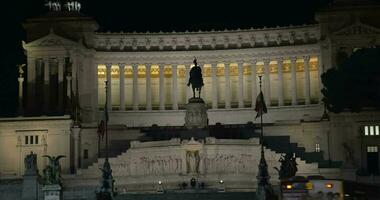 utilizando almohadilla a disparar altar de patria en Roma video