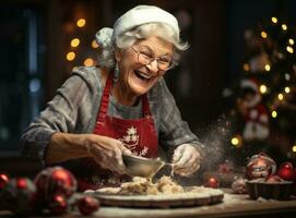 mayor mujer preparando Navidad galletas foto