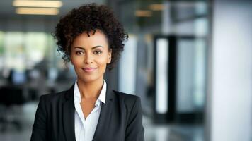 confidente africano americano mujer de negocios en trabajo atuendo, ai generativo foto