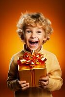 emocionado niño desenvolviendo un regalo aislado en un festivo degradado antecedentes foto