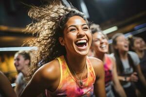 zumba entusiastas exhibiendo su energético se mueve en un vibrante rítmico aptitud club ajuste foto