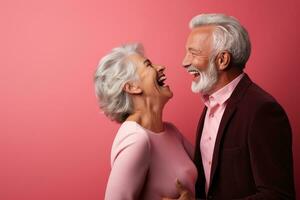 un mayor Pareja bailando felizmente y mirando a cada otro en felicidad foto