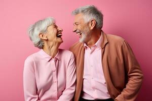 un mayor Pareja bailando felizmente y mirando a cada otro en felicidad foto