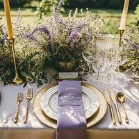 Boda paisaje de mesa, elegante formal cena mesa configuración, mesa bohordo con lavanda decoración para fiesta fiesta evento celebracion, generativo ai foto