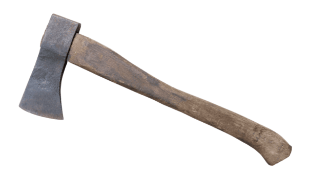 vecchio ruggine sporco buio grigio ascia con Marrone di legno maniglia isolato con ritaglio sentiero nel png file formato