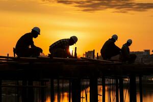 puesta de sol silueta construcción trabajadores gracia el horizonte, un símbolo de dias final ai generado foto