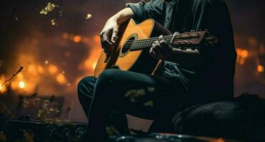 un solitario guitarrista rasgueos en luz de la luna, melodías susurró por su acústico instrumentos de cuerda. ai generado foto