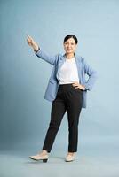 full body photo of a middle-aged businesswoman