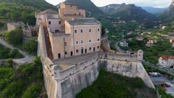 castelfranco, une historique fortification dans Ligurie video