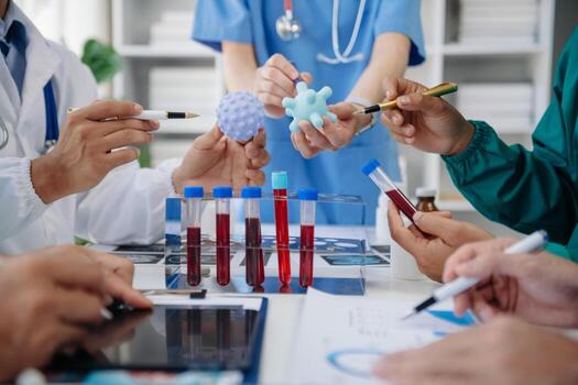 médico tecnología red equipo reunión concepto. médico mano trabajando con inteligente teléfono moderno digital tableta y ordenador portátil computadora con gráficos gráfico interfaz, con virtual icono diagrama foto