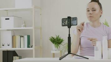 cosmétologue blogueur est Faire une vlog ou vivre courant video