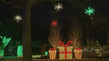 magnifique mignonne coloré Noël décoration cadeaux autour quartier video