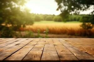 rústico de madera mesa con borroso verde naturaleza jardín antecedentes foto