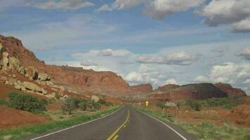 szenisch Fahrt im Utah Arizona Südwesten USA bergig Felsen Landschaft video