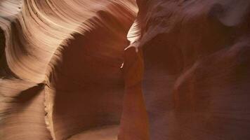 antilope canyon pour Contexte - impressionnant Roche formations dans page Arizona création labyrinthe, abstrait modèle grès des murs et poutres de lumière du soleil video