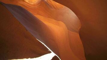 antilope canyon pour Contexte - impressionnant Roche formations dans page Arizona création labyrinthe, abstrait modèle grès des murs et poutres de lumière du soleil video