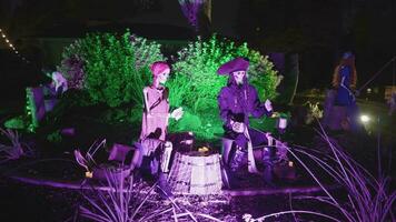 creativo raccapricciante Halloween Schermo decorazioni casa giardino davanti cortile arredamento nel un' Quartiere video