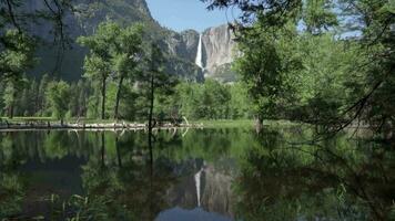 mozzafiato Yosemite cascate il massimo cascata nel Yosemite nazionale parco video
