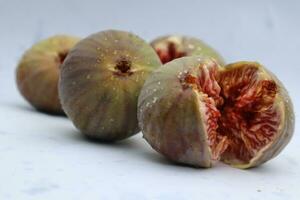 Figs photos in different positions