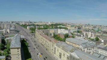 aérien coup de Moscou ville sur ensoleillé été journée video