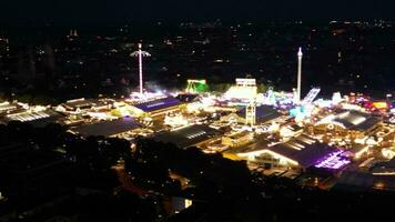 ein Antenne Aussicht von das Oktoberfest im München, Deutschland beim Nacht 17.09.2023 video