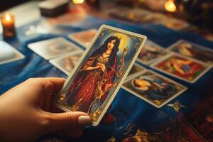 astrólogo calcula natal gráfico y hace un pronóstico de destino.tarot tarjetas esotérico antecedentes. fortuna narración, tarot predicciones generativo ai foto