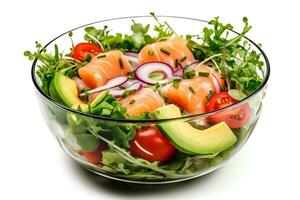 Fresco ensalada con verduras, salmón y aguacate aislado en blanco antecedentes foto