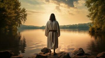 Jesús caminando hacia un canoa en el lago foto