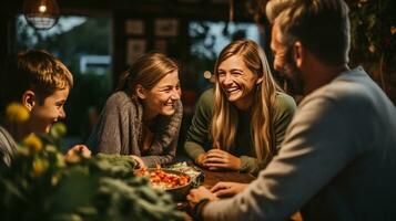 familia reunido alrededor un mesa, sonriente foto