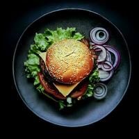 un plato de hamburguesa en negro fondo, parte superior vista, ai generativo foto