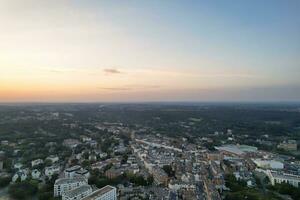 aéreo ver de británico turista atracción de bournemouth playa y mar ver ciudad de Inglaterra genial Bretaña Reino Unido. imagen capturado con drones cámara en septiembre 9, 2023 durante puesta de sol foto