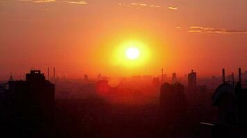 zonsopkomst over- de stad tijd vervallen video