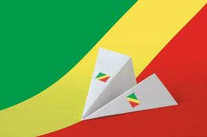 congo bandera representado en papel origami avión. hecho a mano letras concepto foto