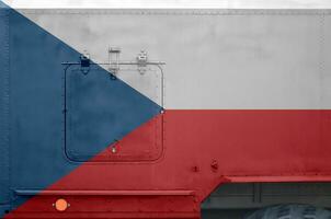 checo bandera representado en lado parte de militar blindado camión de cerca. Ejército efectivo conceptual antecedentes foto