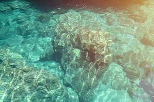 piedras a el fondo de el Egeo mar marina foto