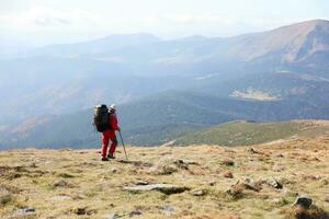 montañas de los cárpatos, ucrania - 8 de octubre de 2022 monte hoverla. cárpatos en ucrania en otoño foto