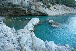 viajar en turquía mar egeo y rocas laguna paisaje naturaleza foto