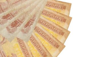 1 billete de cupón ucraniano se encuentra aislado en fondo blanco con espacio de copia apilado en forma de abanico de cerca foto