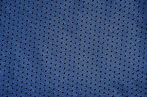 deporte ropa tela textura antecedentes. parte superior ver de paño textil superficie. de colores baloncesto camisa con texto espacio. fantasma clásico azul color foto
